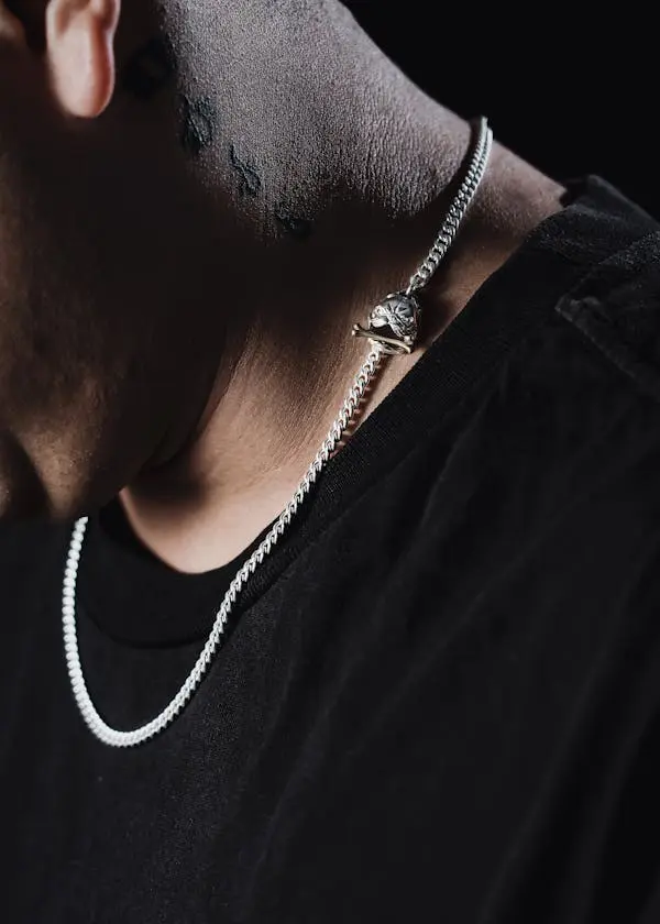 Men's_minimalist_snake_necklaces